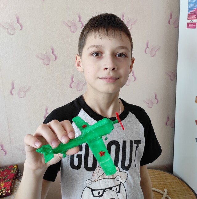 Ваня Алешечкин из Тольятти сделал с помощью 3-Д ручки самолёт к Дню защитника Отечества.